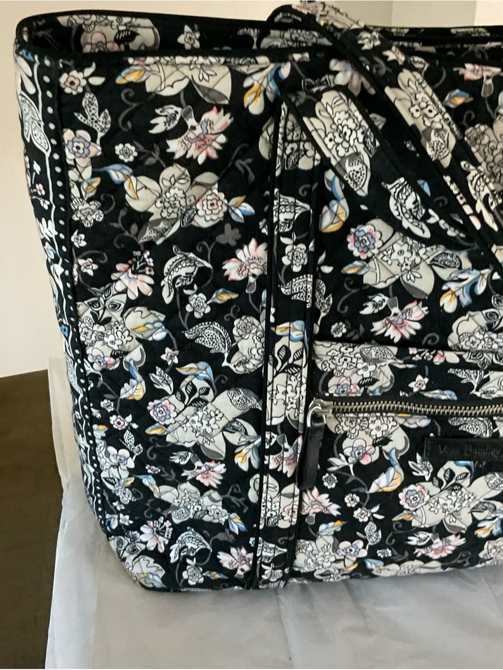 Vera Bradley Blk/White Holland Garden Large Tote Bag - Picture 3 of 9